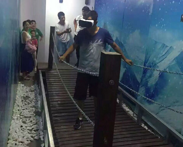 VR台风雪山吊桥